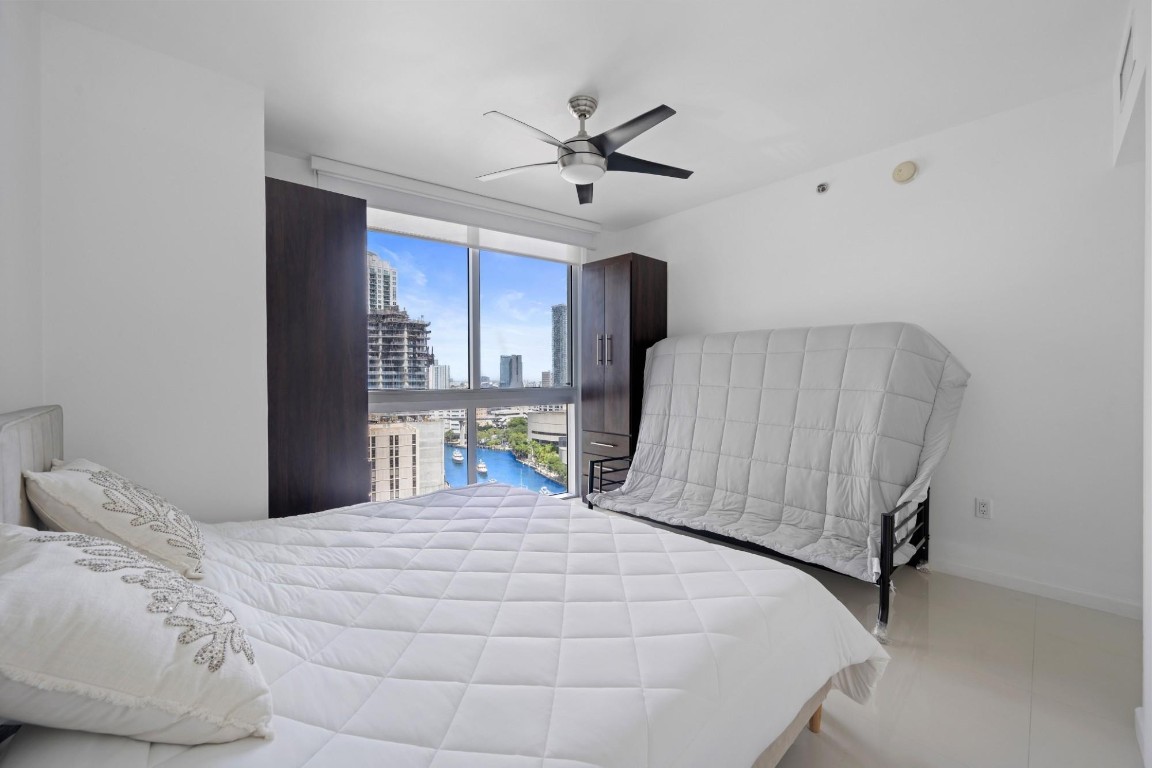 475 Brickell Avenue 1815 Property Photo 12