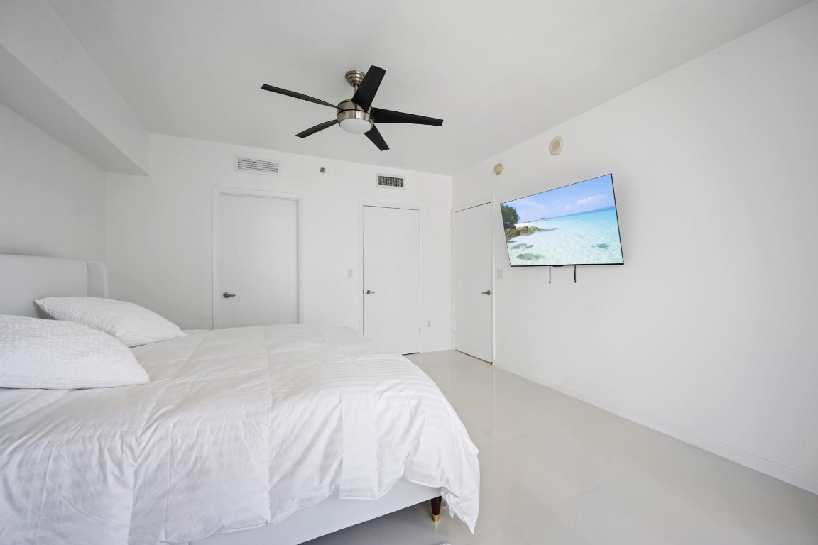 475 Brickell Avenue 1815 Property Photo 16