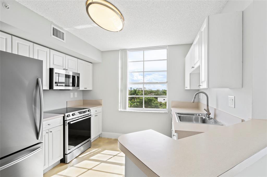 520 Se 5th Ave 1504 Property Photo 9