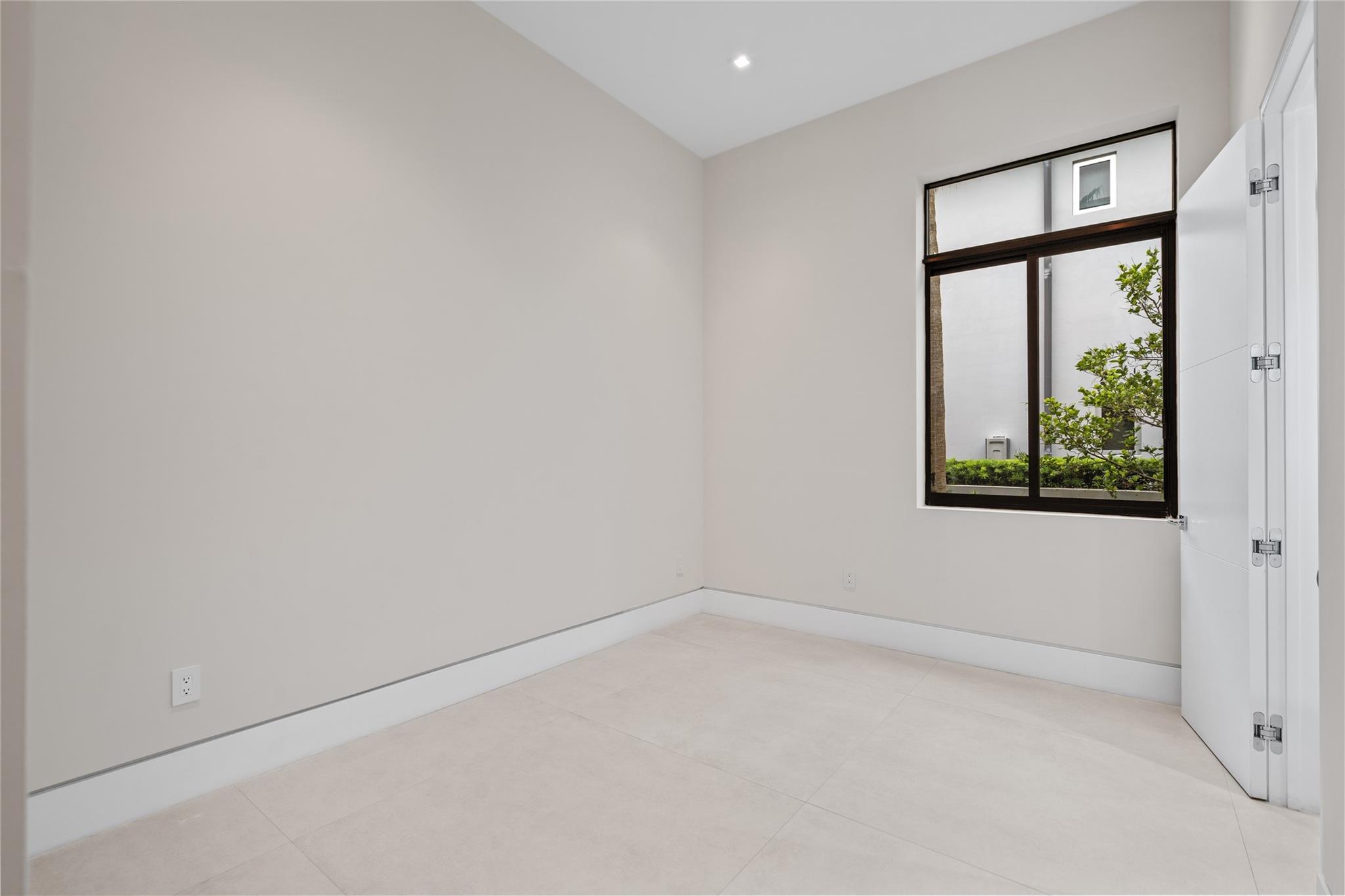 2405 Castilla Isle Property Photo 31