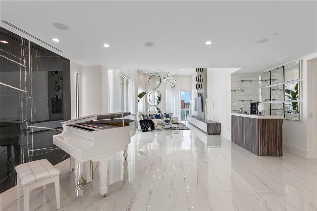 350 Se 2nd St Gph-90 Property Photo 4