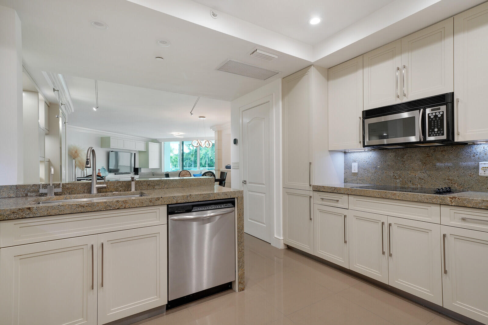 550 Se Mizner Boulevard B209 Property Photo 19