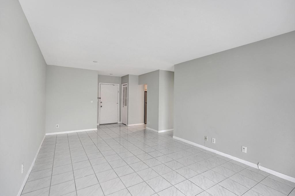 200 S Birch Road 305 Property Photo 10