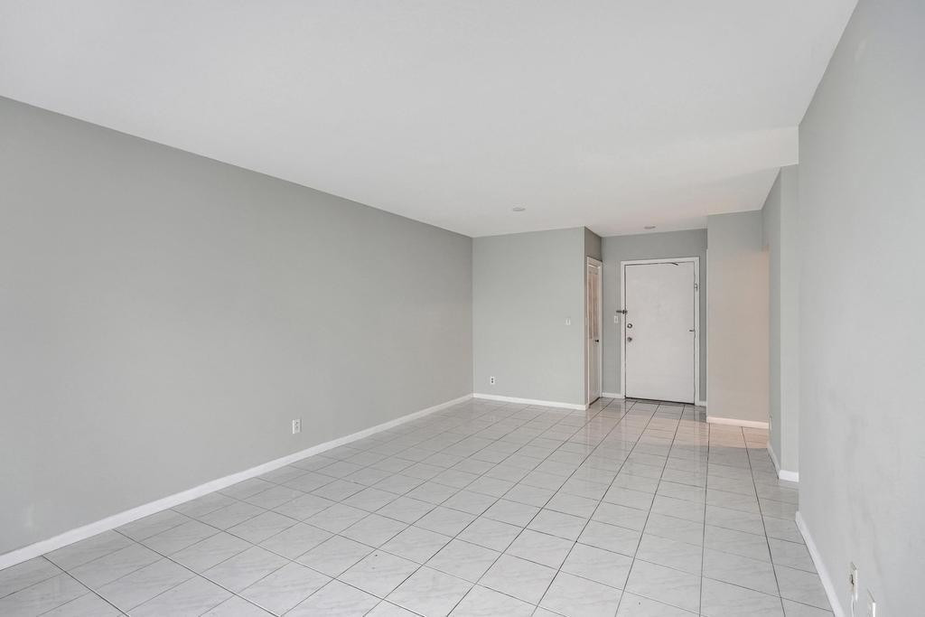 200 S Birch Road 305 Property Photo 11
