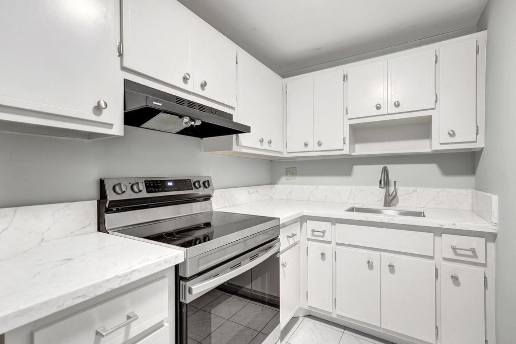 200 S Birch Road 305 Property Photo 12