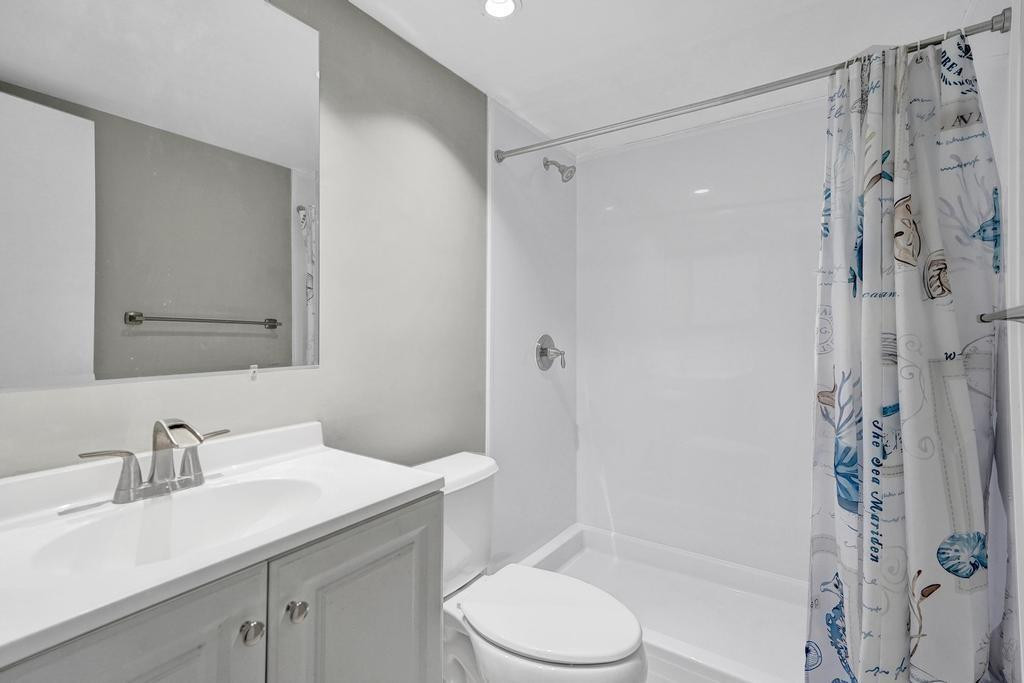 200 S Birch Road 305 Property Photo 17