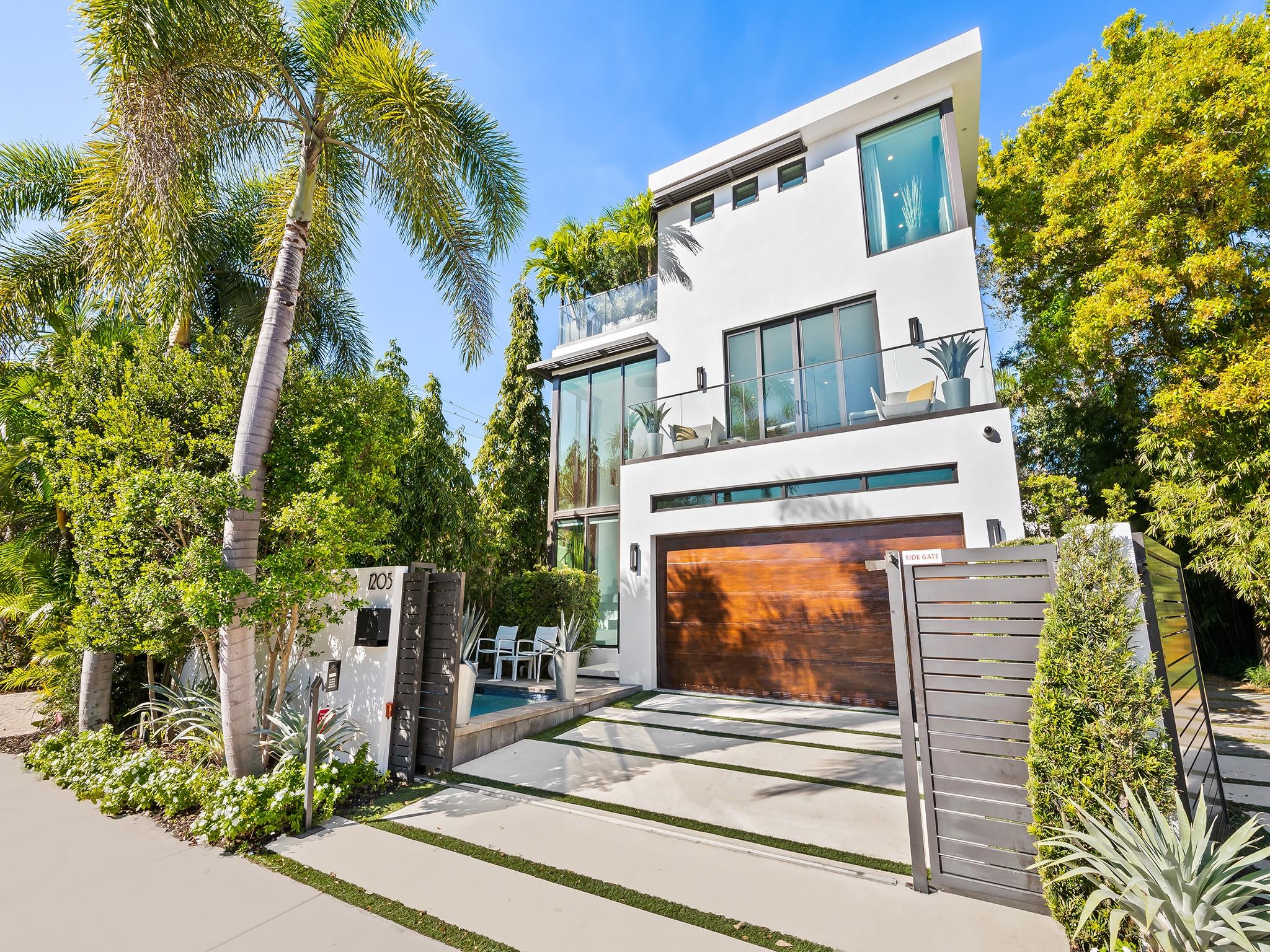 1205 SE 1st St Property Photo 1