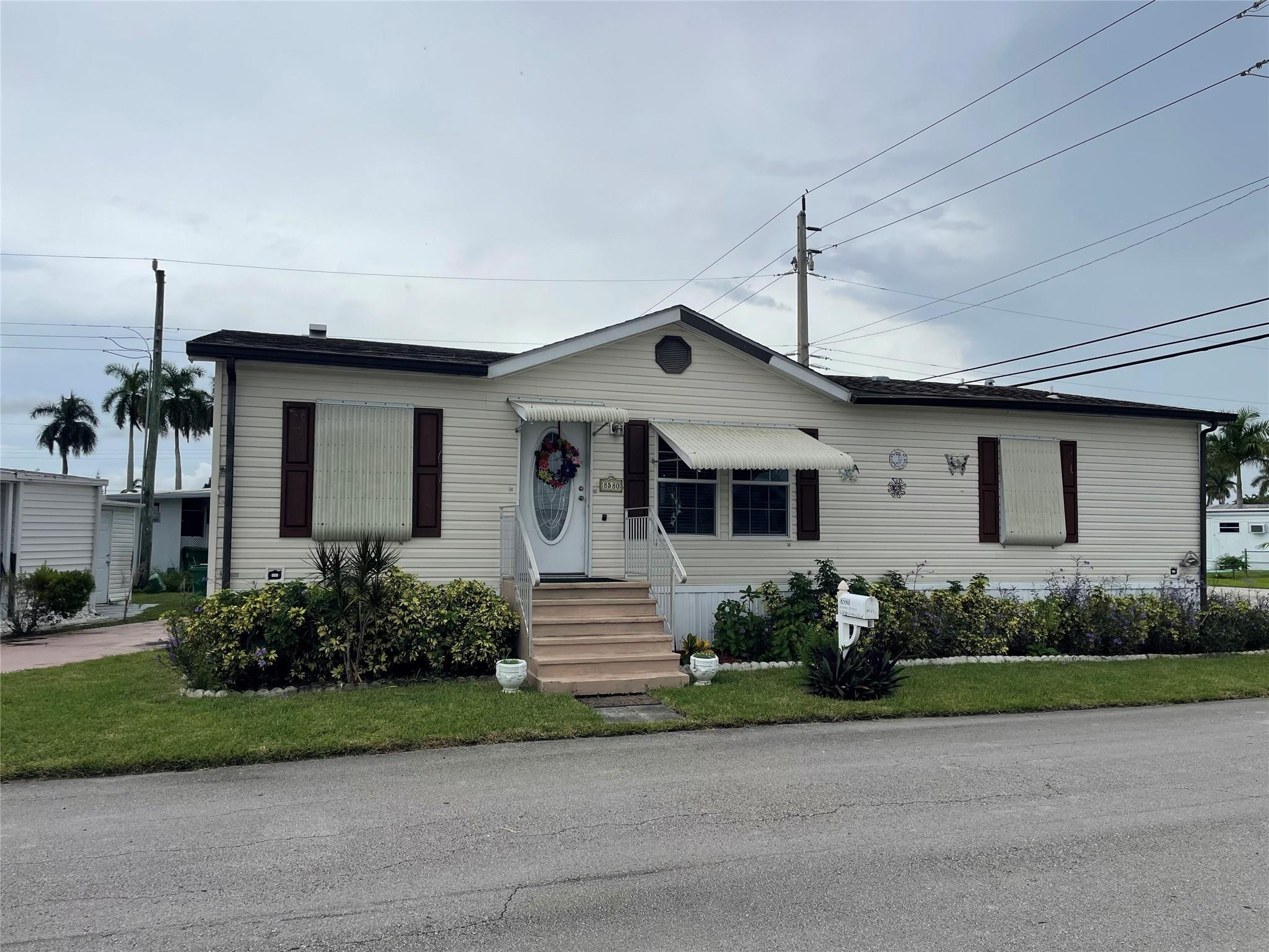 8580 SW 17th Street Property Photo 1