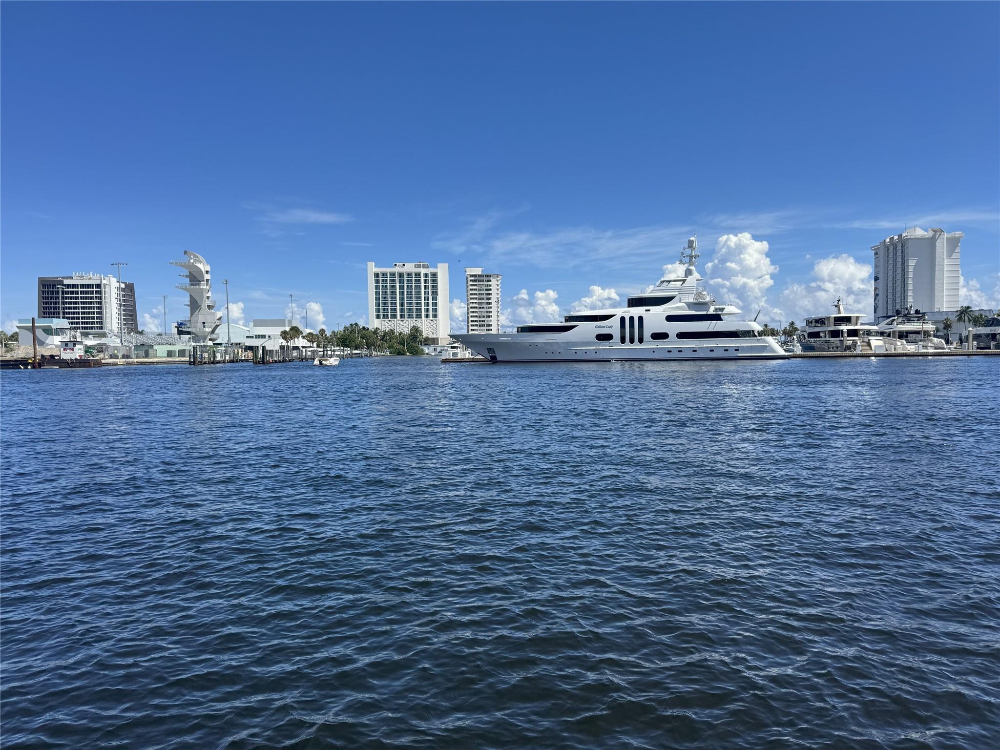 615 Idlewyld Drive Property Photo 5