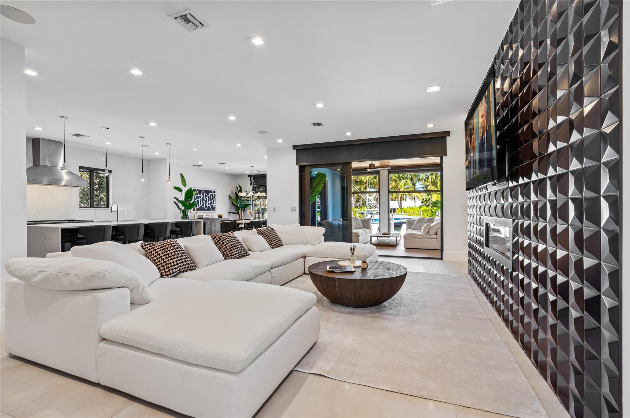 1523 Se 12th St Property Photo 5