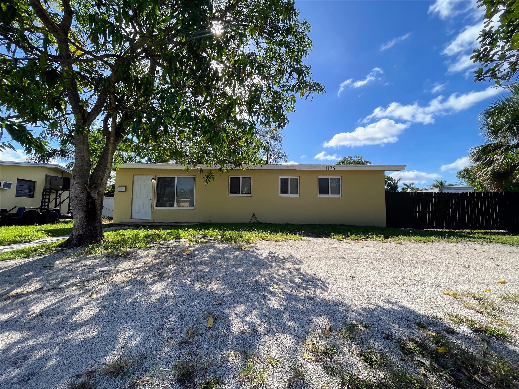 1174 SW 30th Ave Property Photo 1