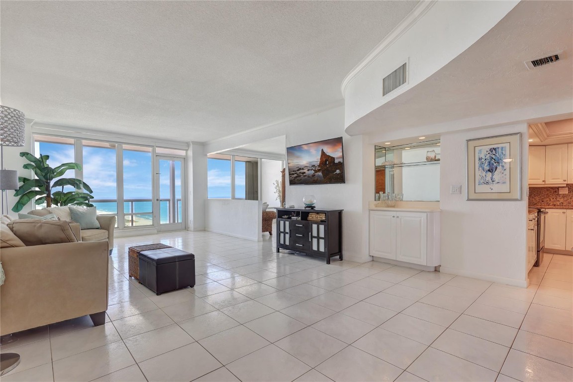2100 S Ocean Lane 2509ph Property Photo 3