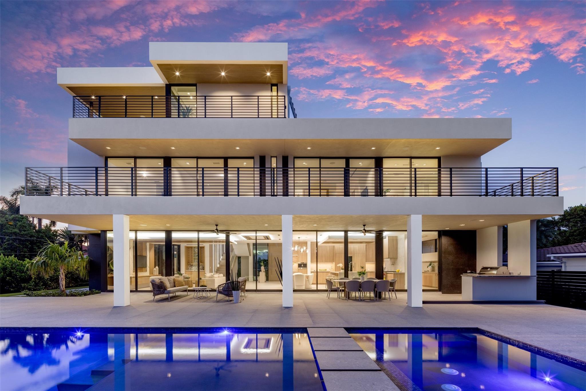 1626 E Lake Dr Property Photo 1