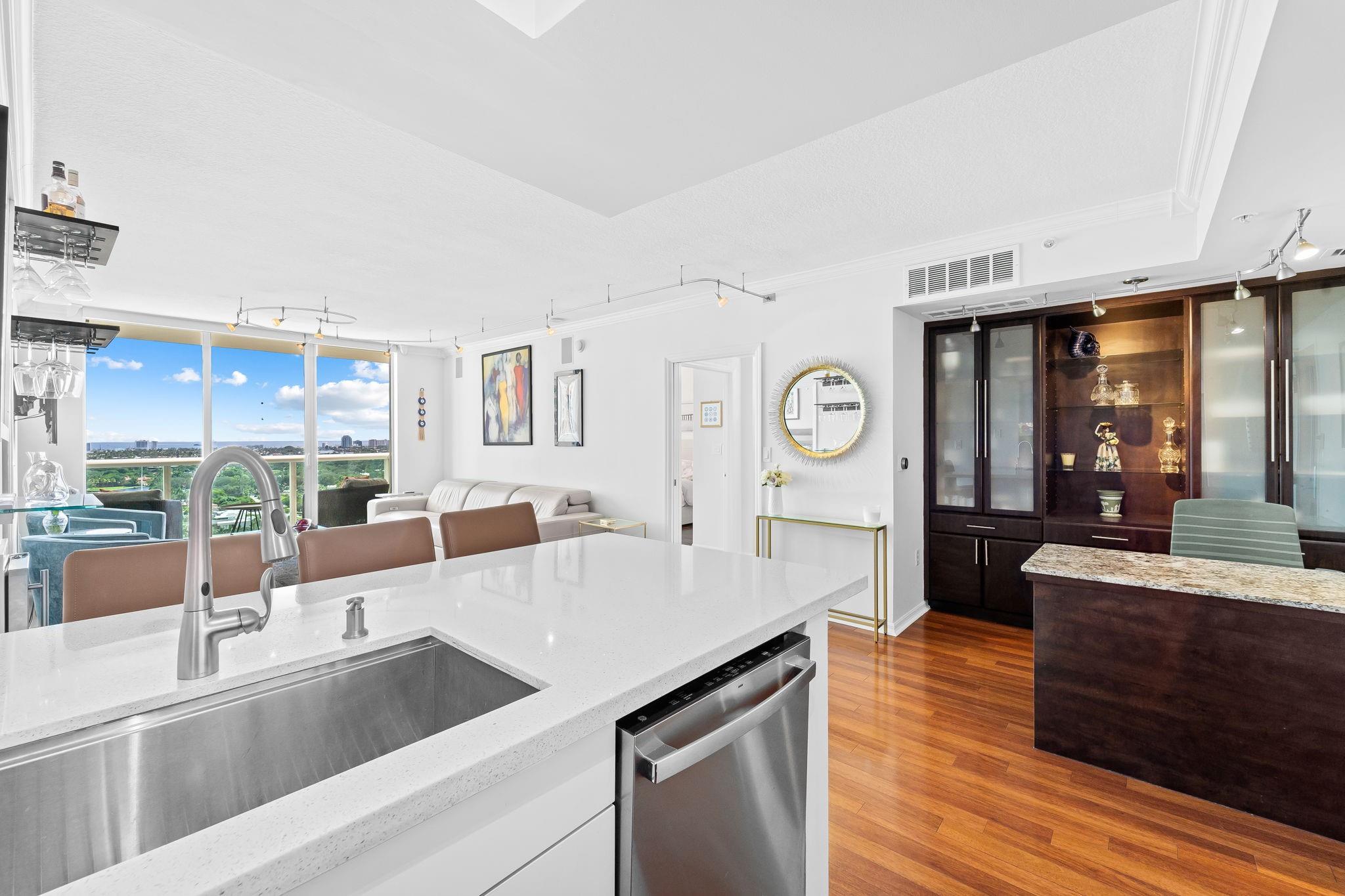 347 N New River Dr E 2102 Property Photo 4