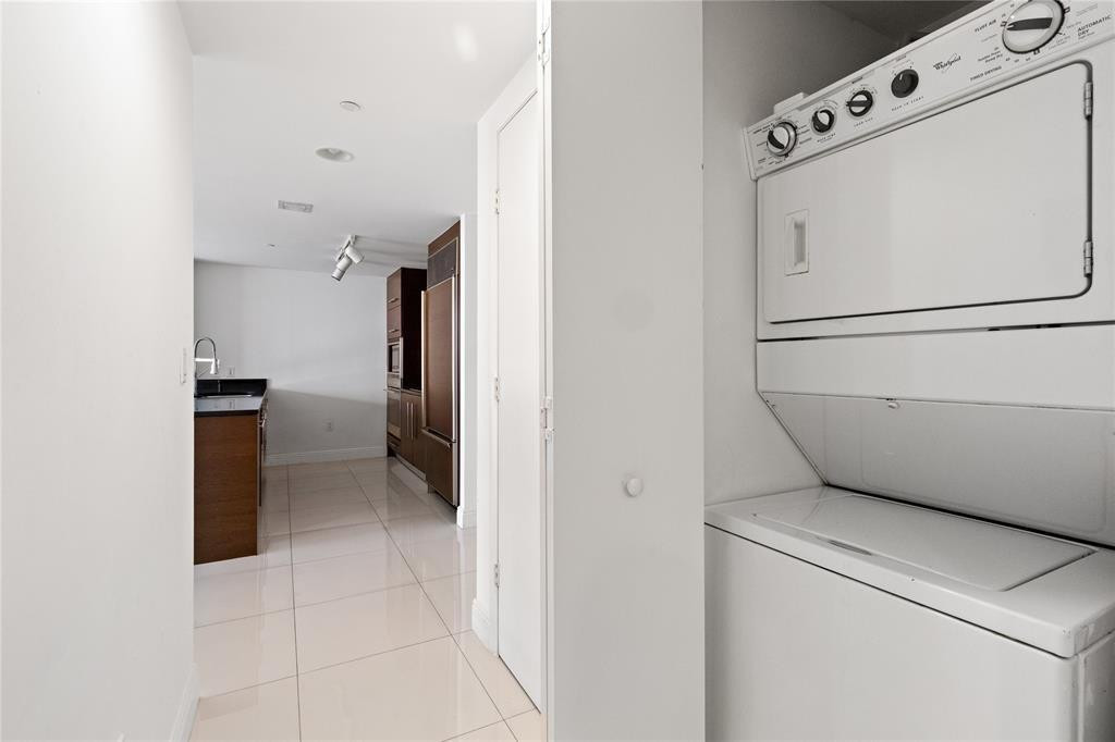 465 Brickell Avenue 2706 Property Photo 25