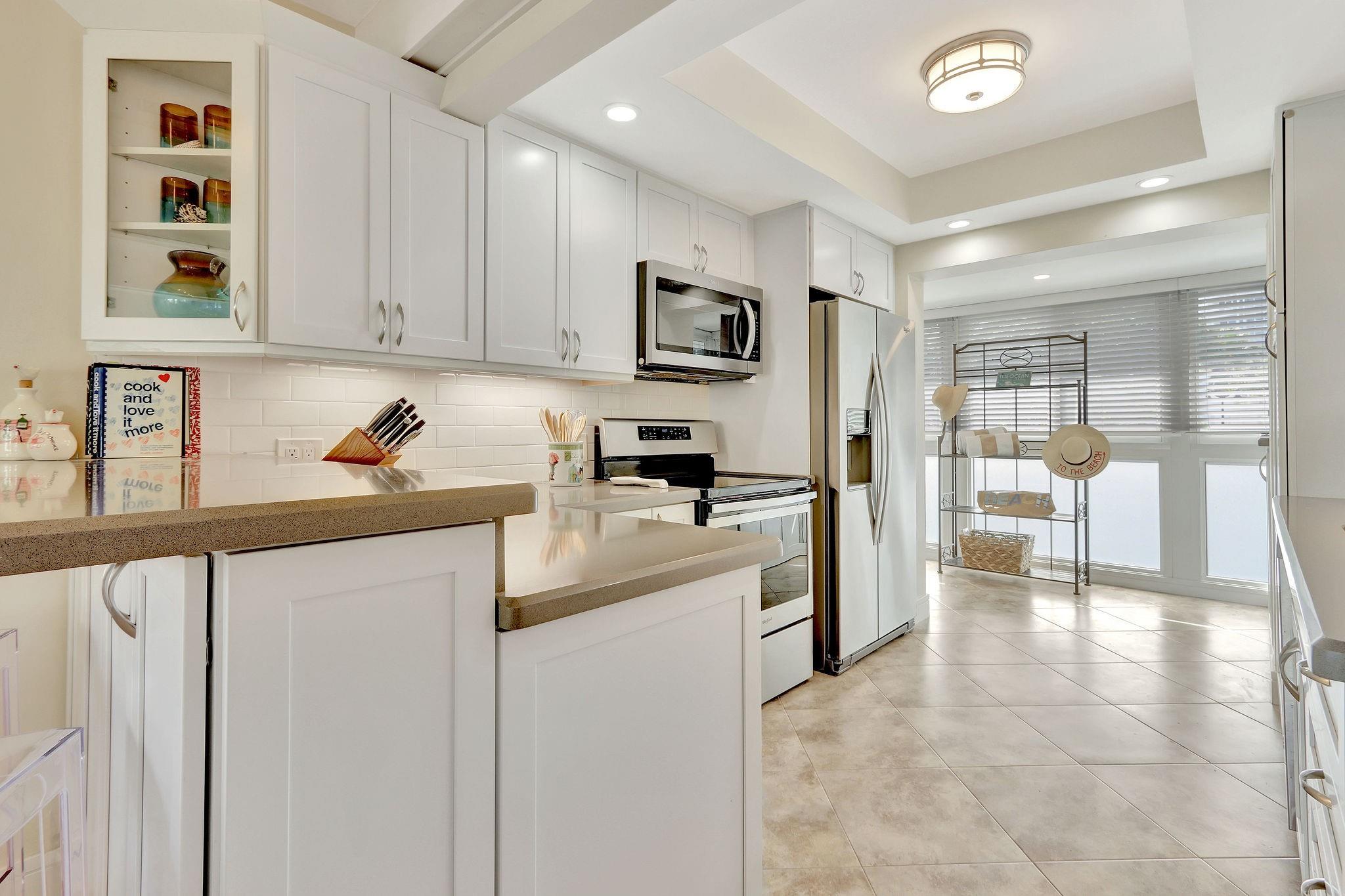 2000 S Ocean Ln 13 Property Photo 11