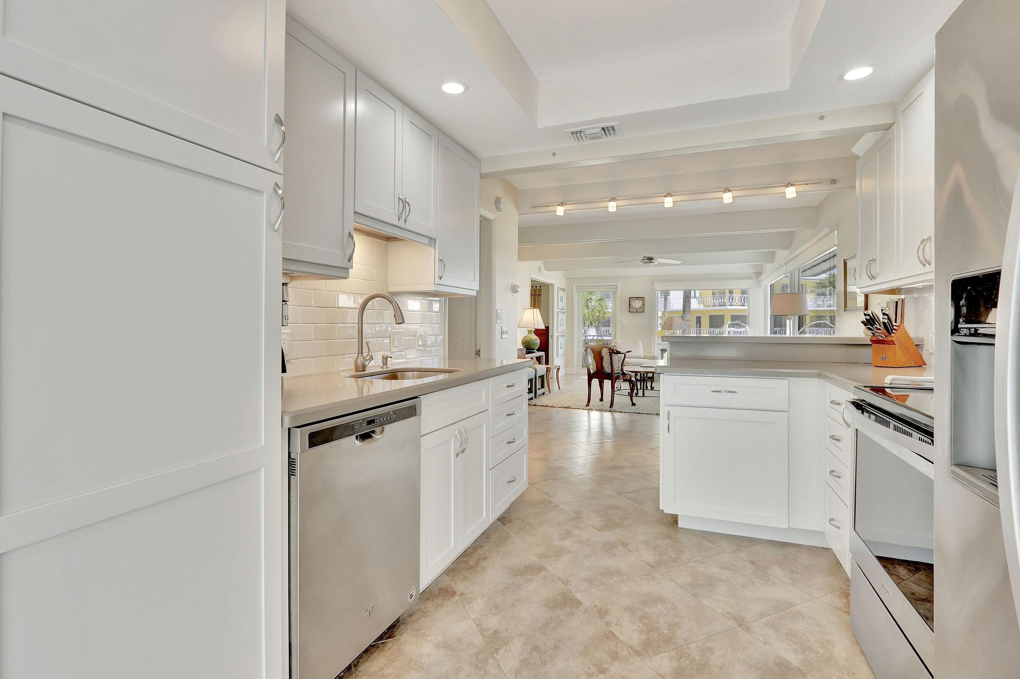 2000 S Ocean Ln 13 Property Photo 12