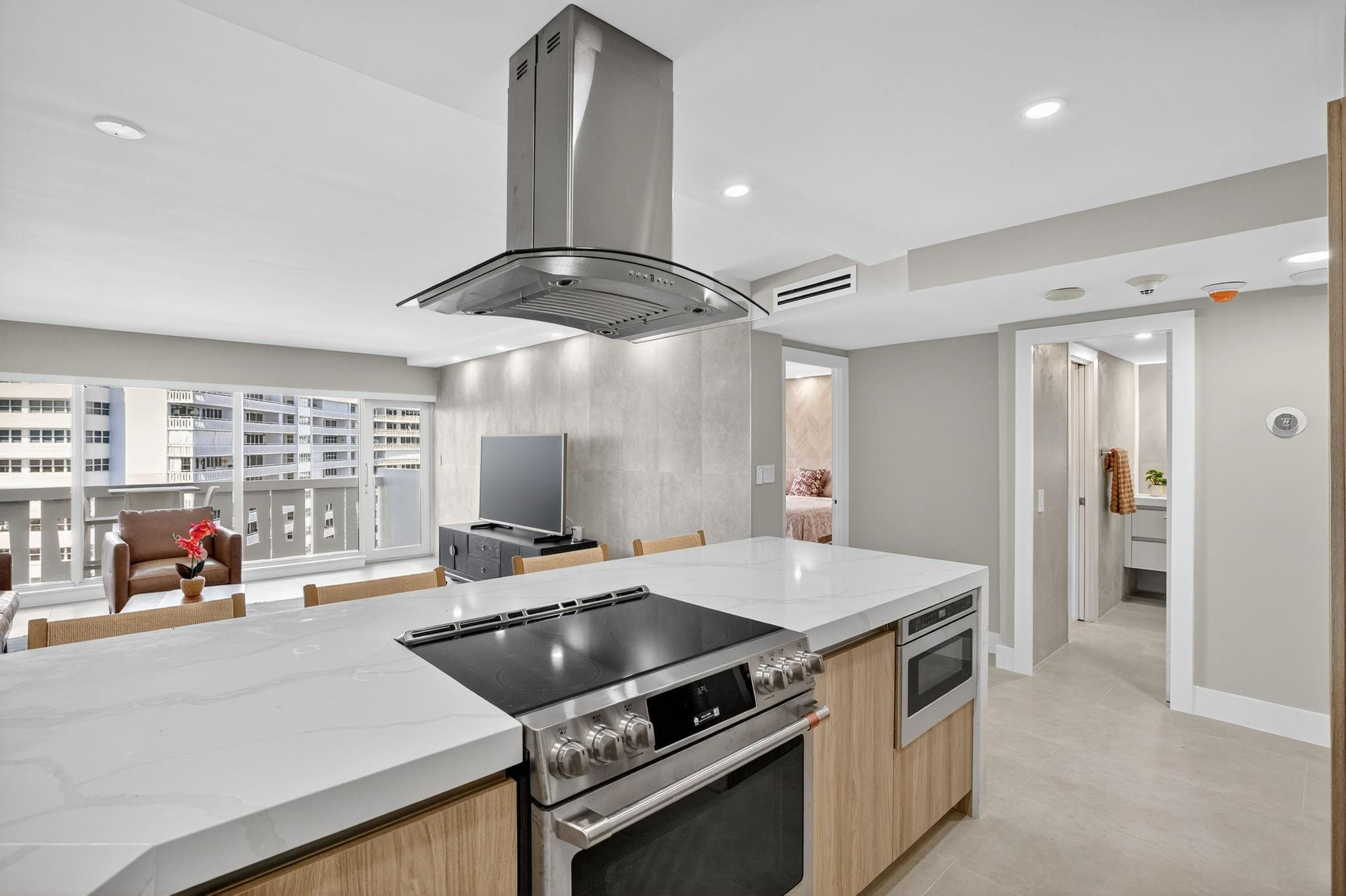 2100 S Ocean Drive 15e Property Photo 2