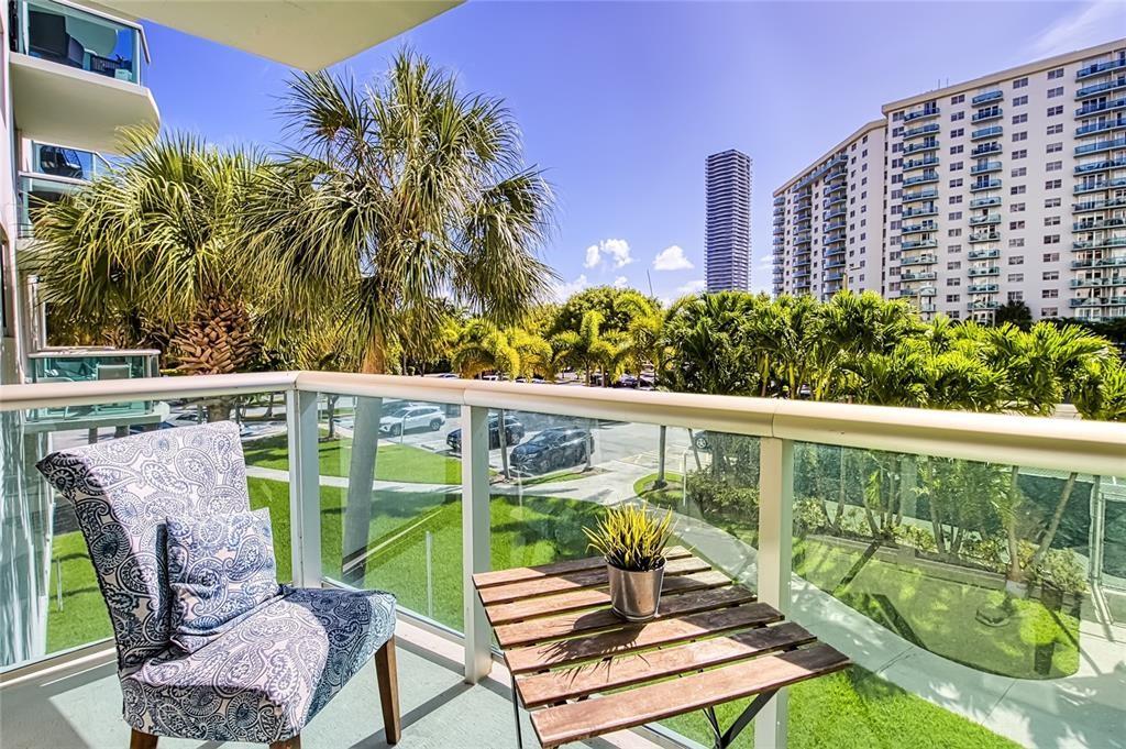 19380 Collins Ave 212 Property Photo 1