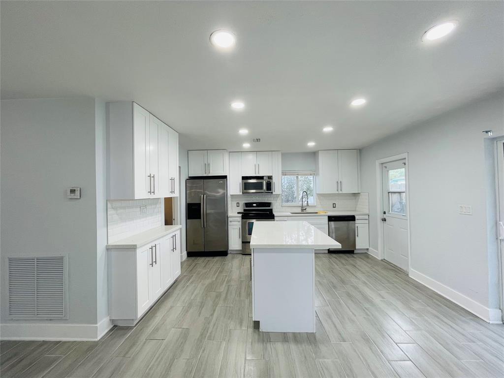 2231 Sw 14th St Property Photo 3