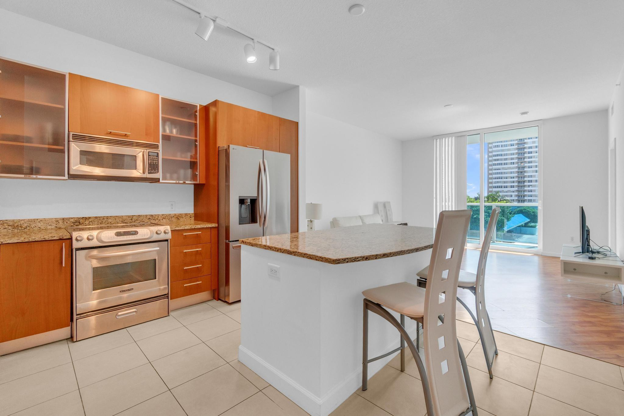 1945 S Ocean Drive 502 Property Photo 10