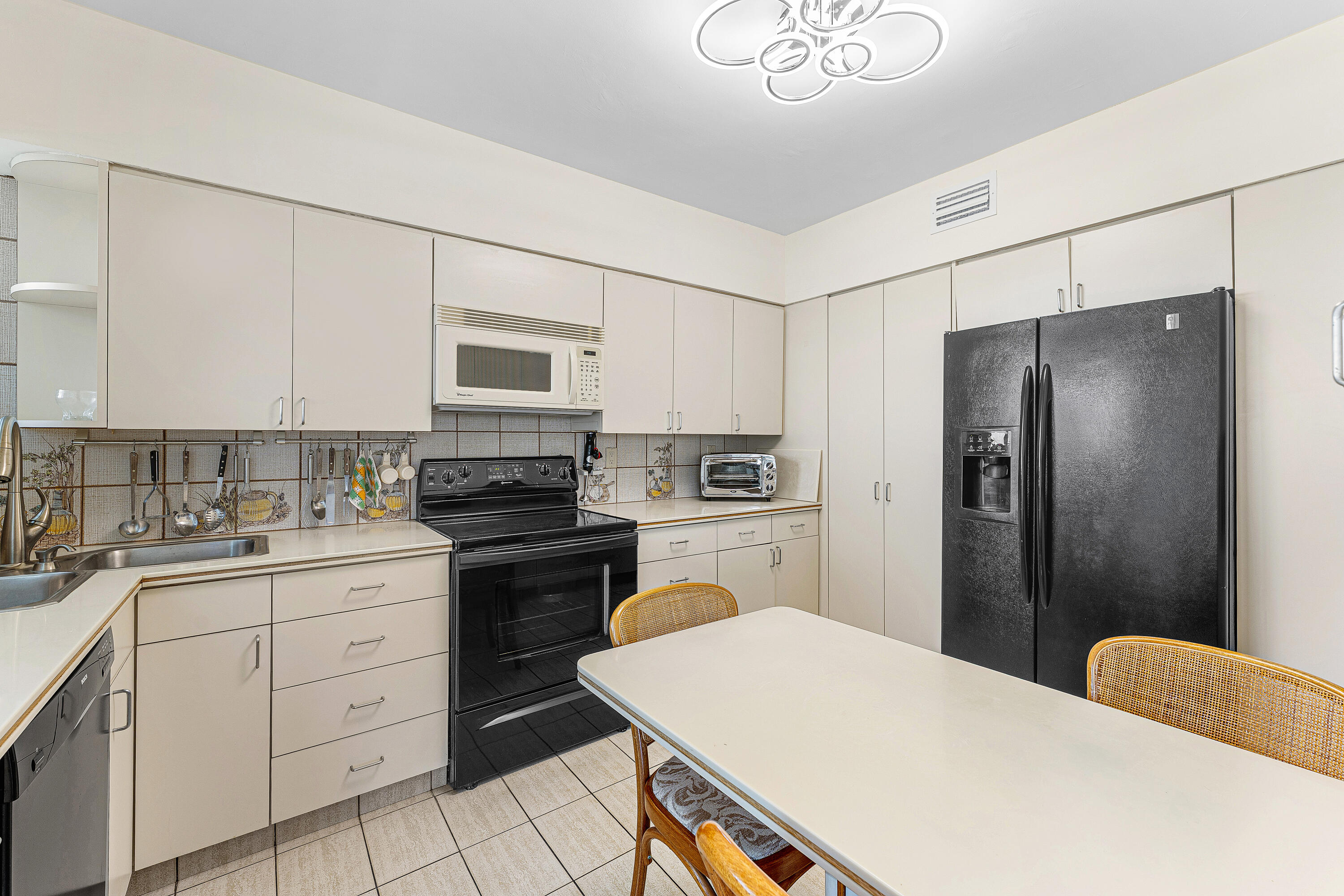 1900 S Ocean Drive 812 Property Photo 28