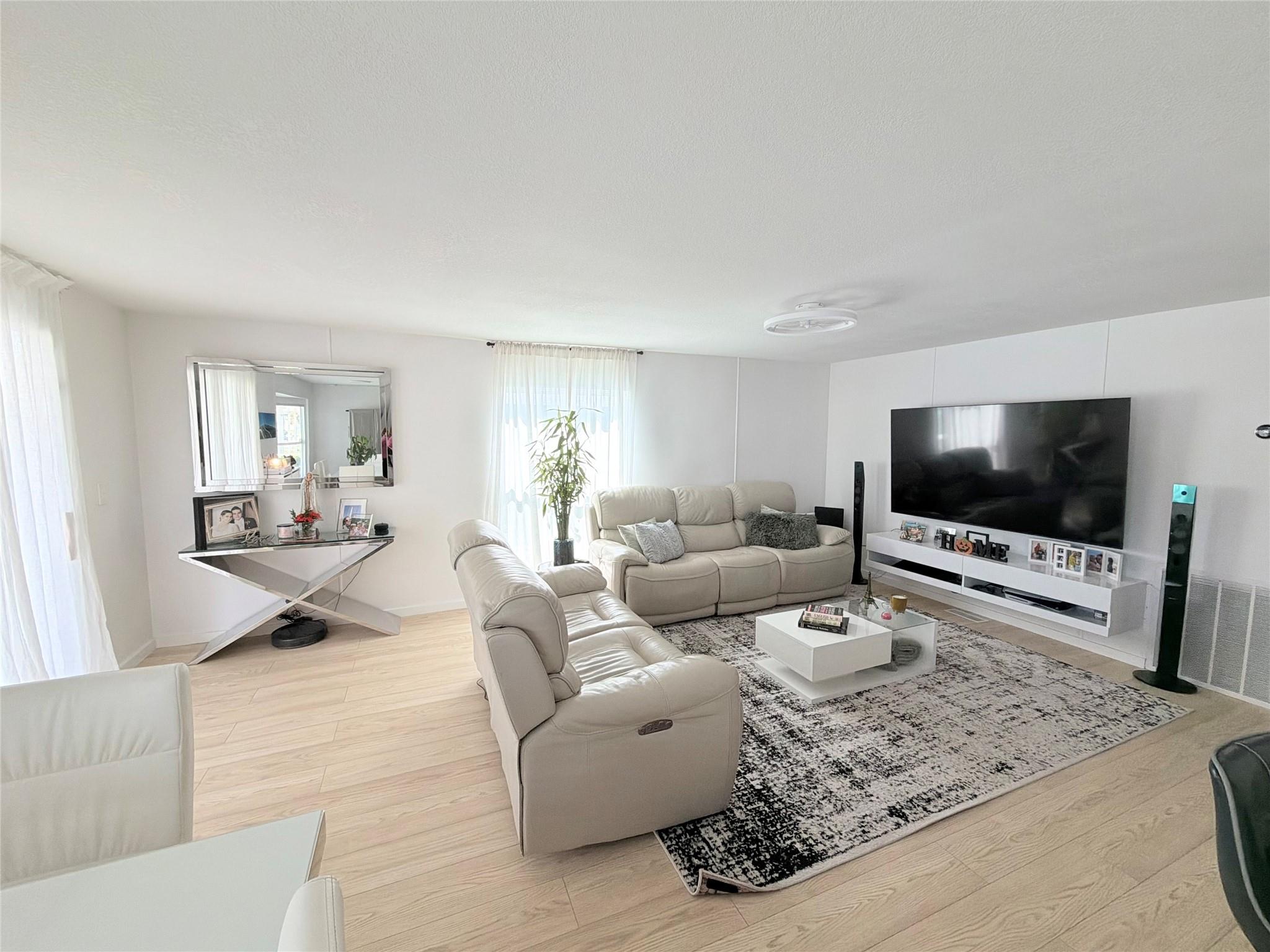 5221 Sw 25th Ave Property Photo 4