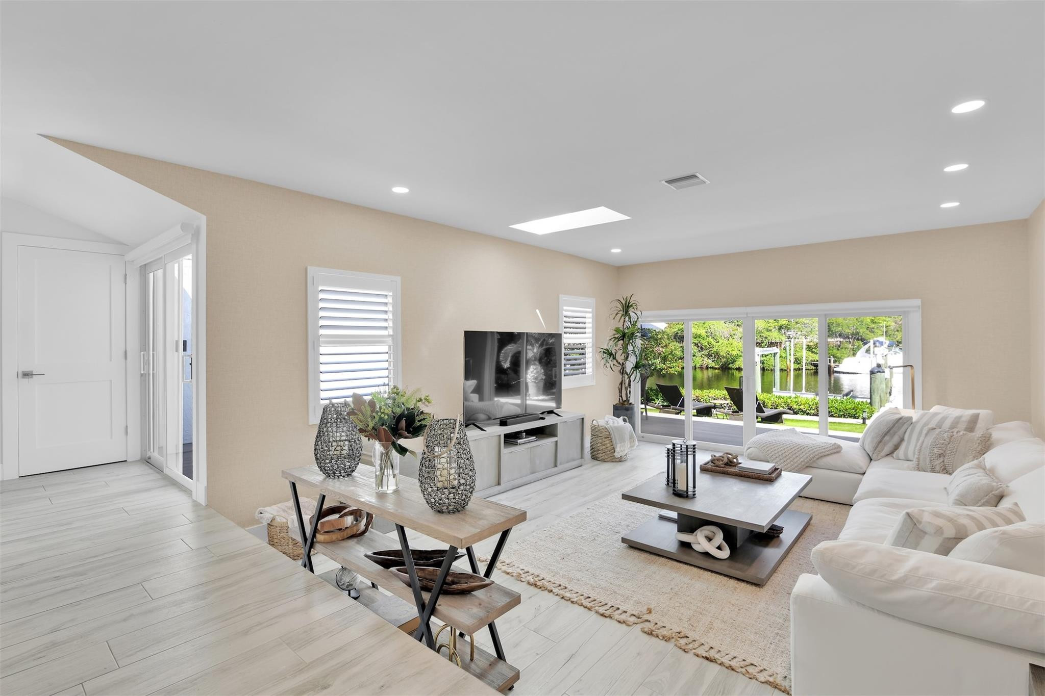 17026 Bay Street Property Photo 24