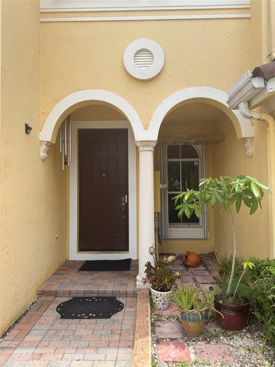 F10533217 Property Photo 2