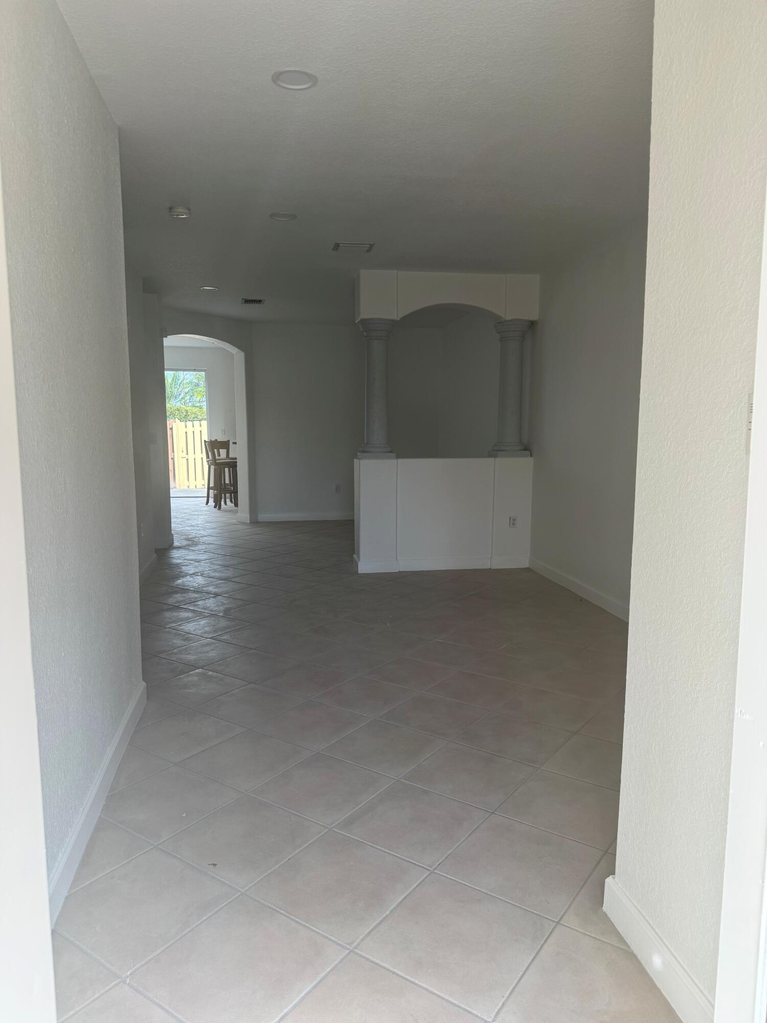 F10533217 Property Photo 3