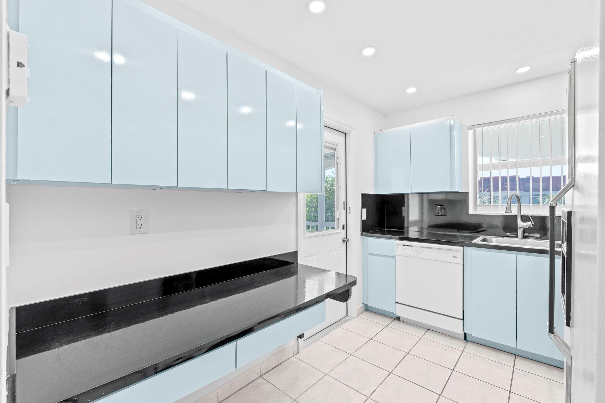 581 Blue Heron Dr 317-b Property Photo 7