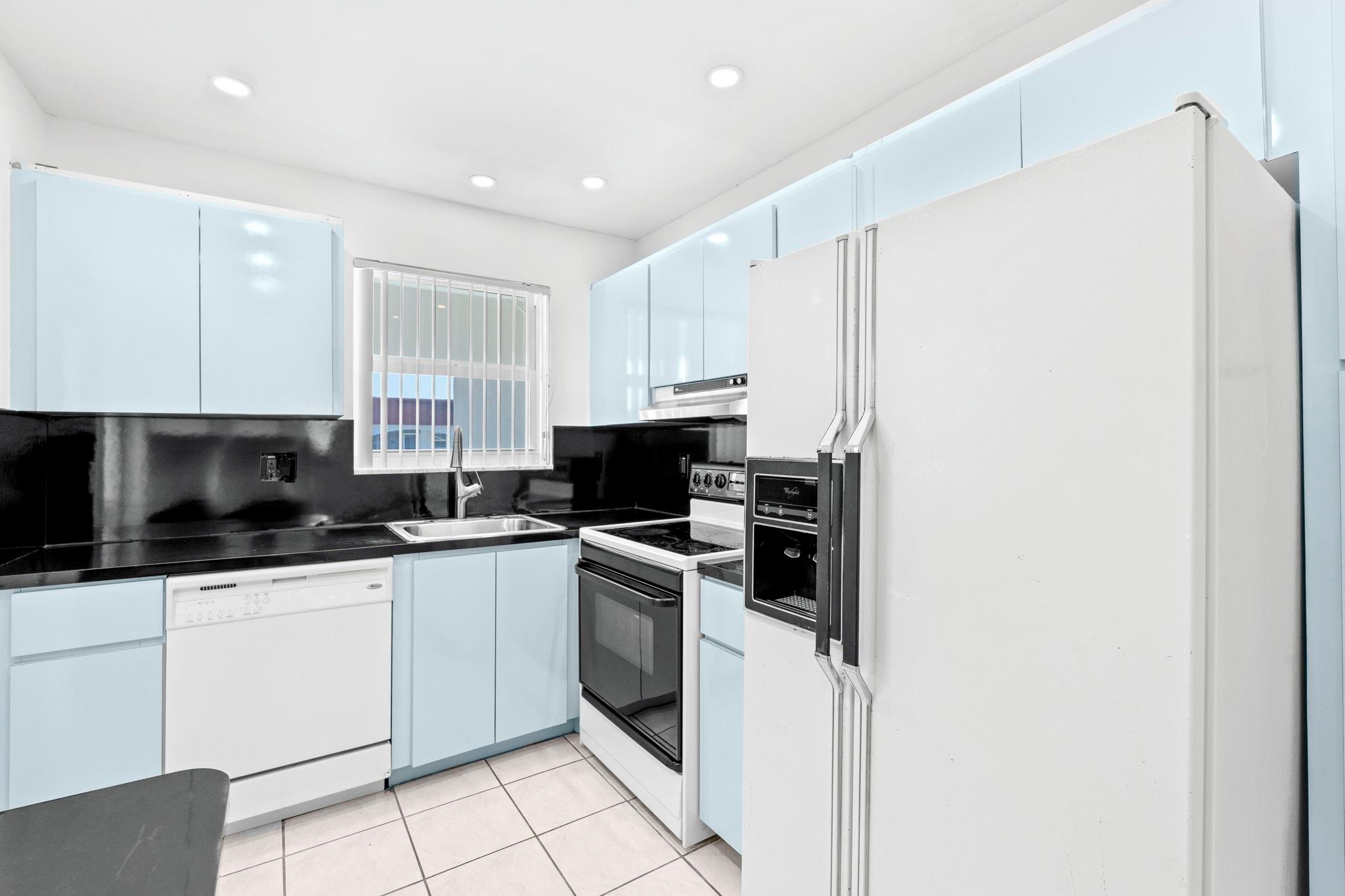 581 Blue Heron Dr 317-b Property Photo 9