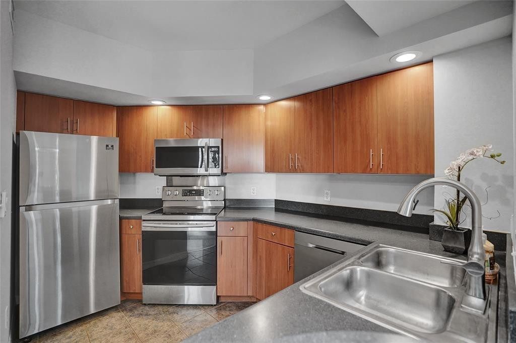 100 N Federal Highway 642 Property Photo 8