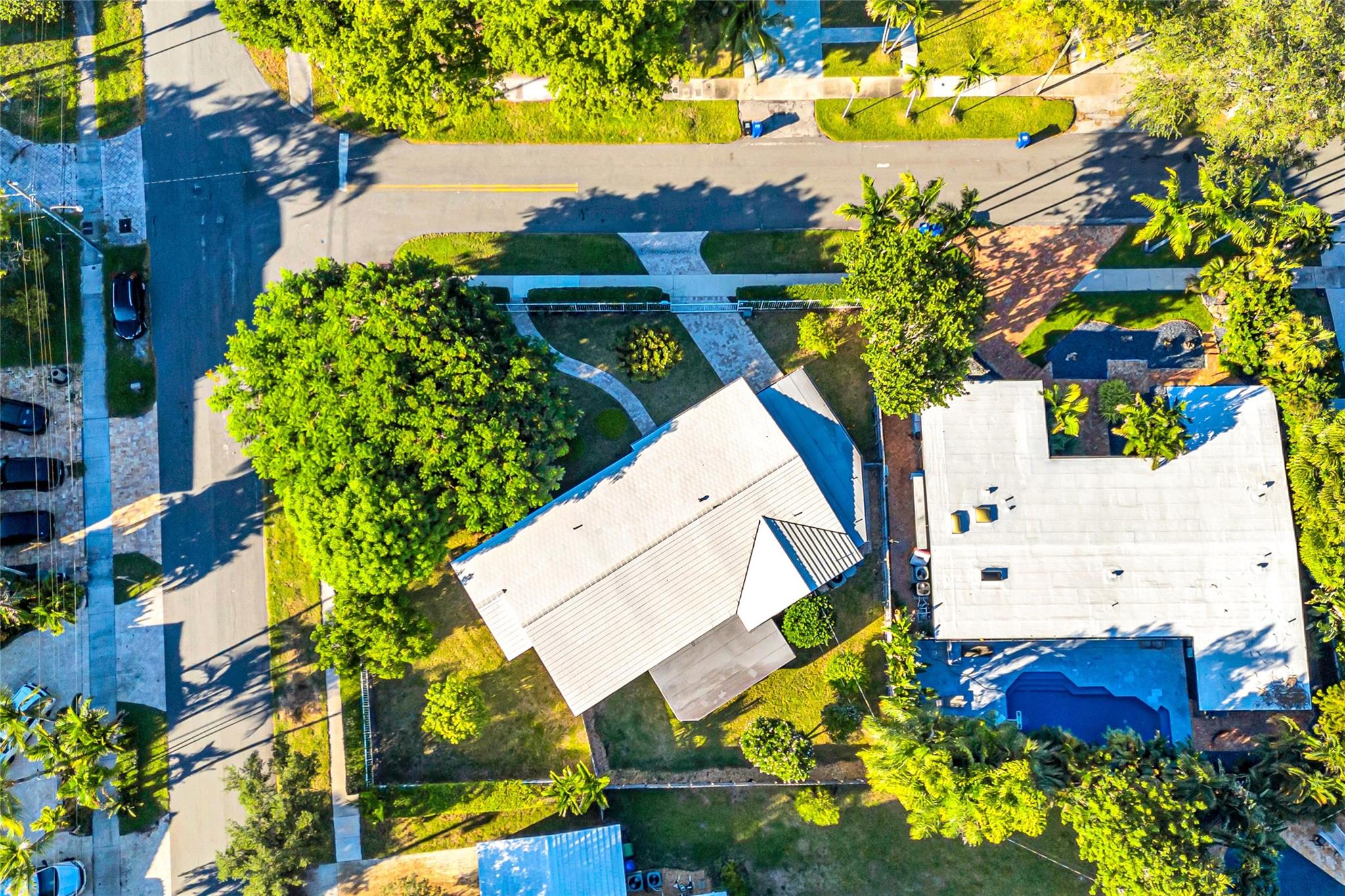 2100 Manatee Dr Property Photo 3