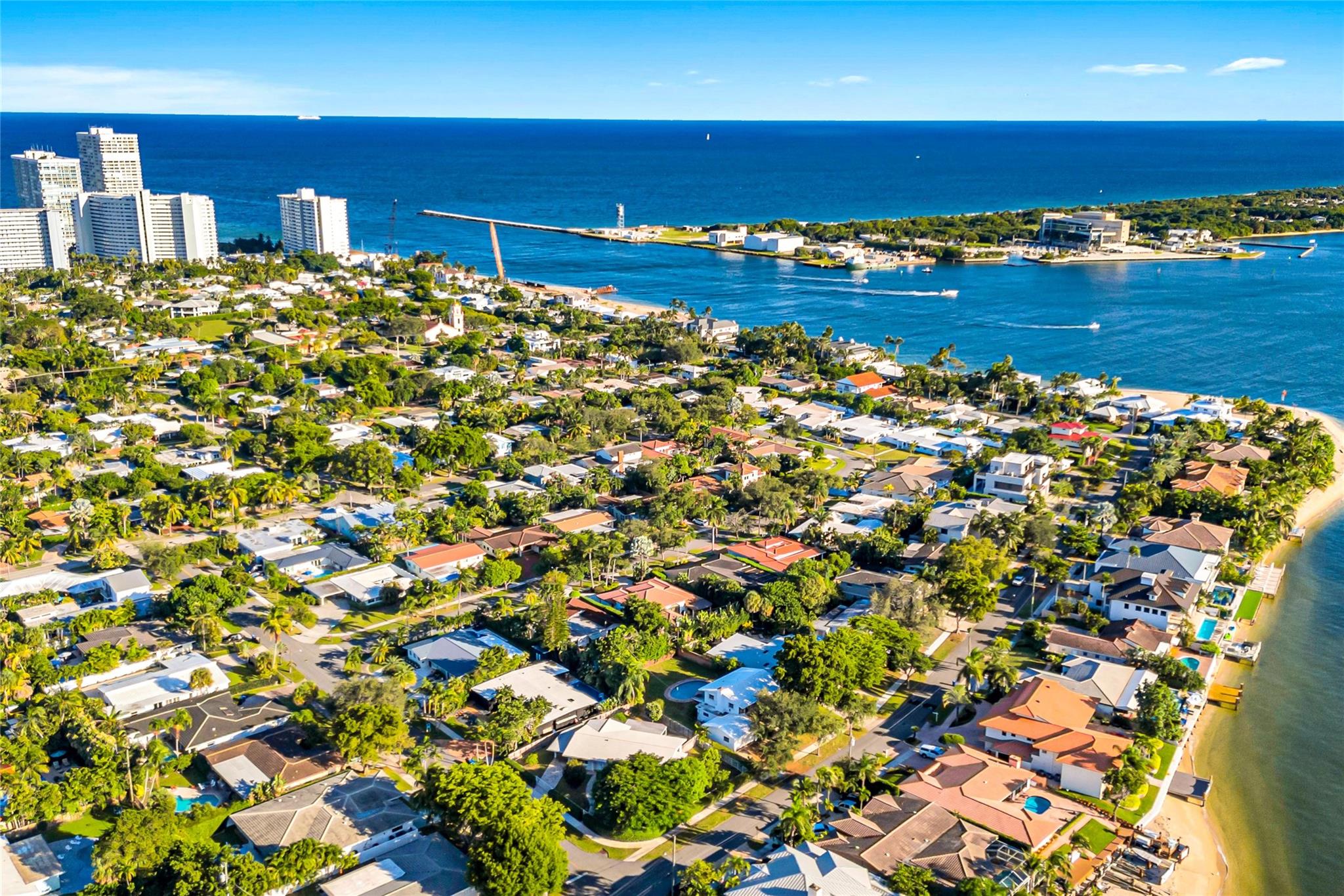 2100 Manatee Dr Property Photo 5