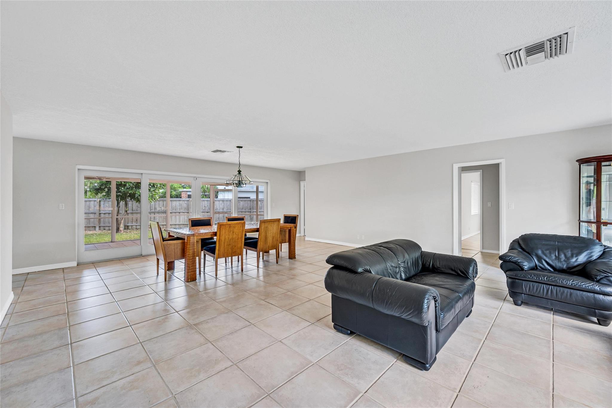 2100 Manatee Dr Property Photo 8