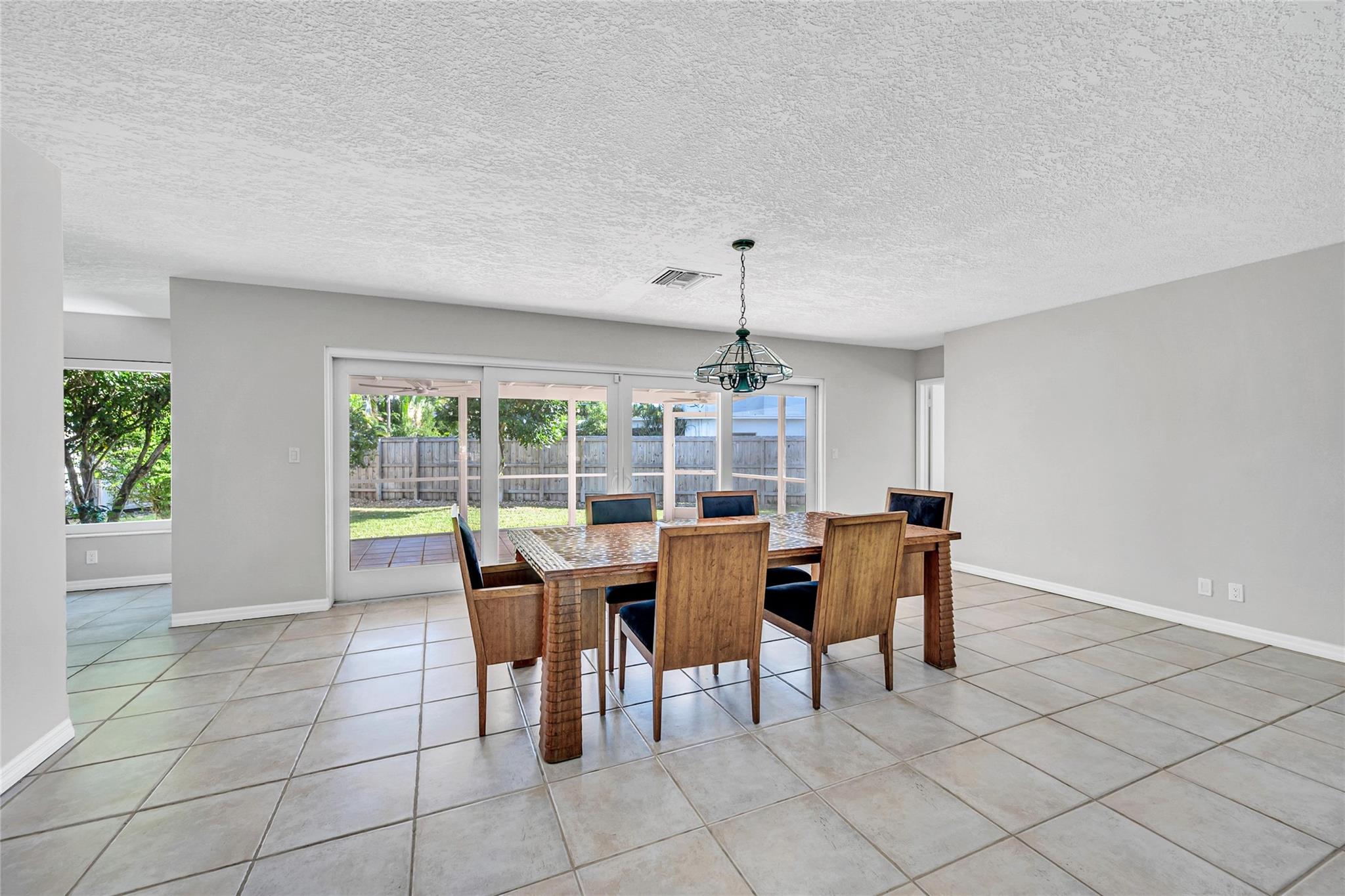 2100 Manatee Dr Property Photo 11