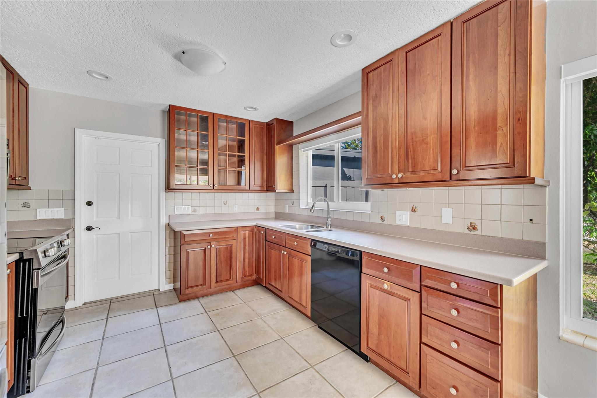 2100 Manatee Dr Property Photo 16