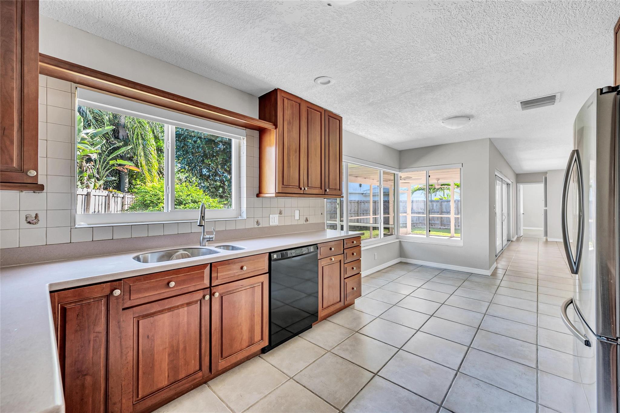 2100 Manatee Dr Property Photo 17