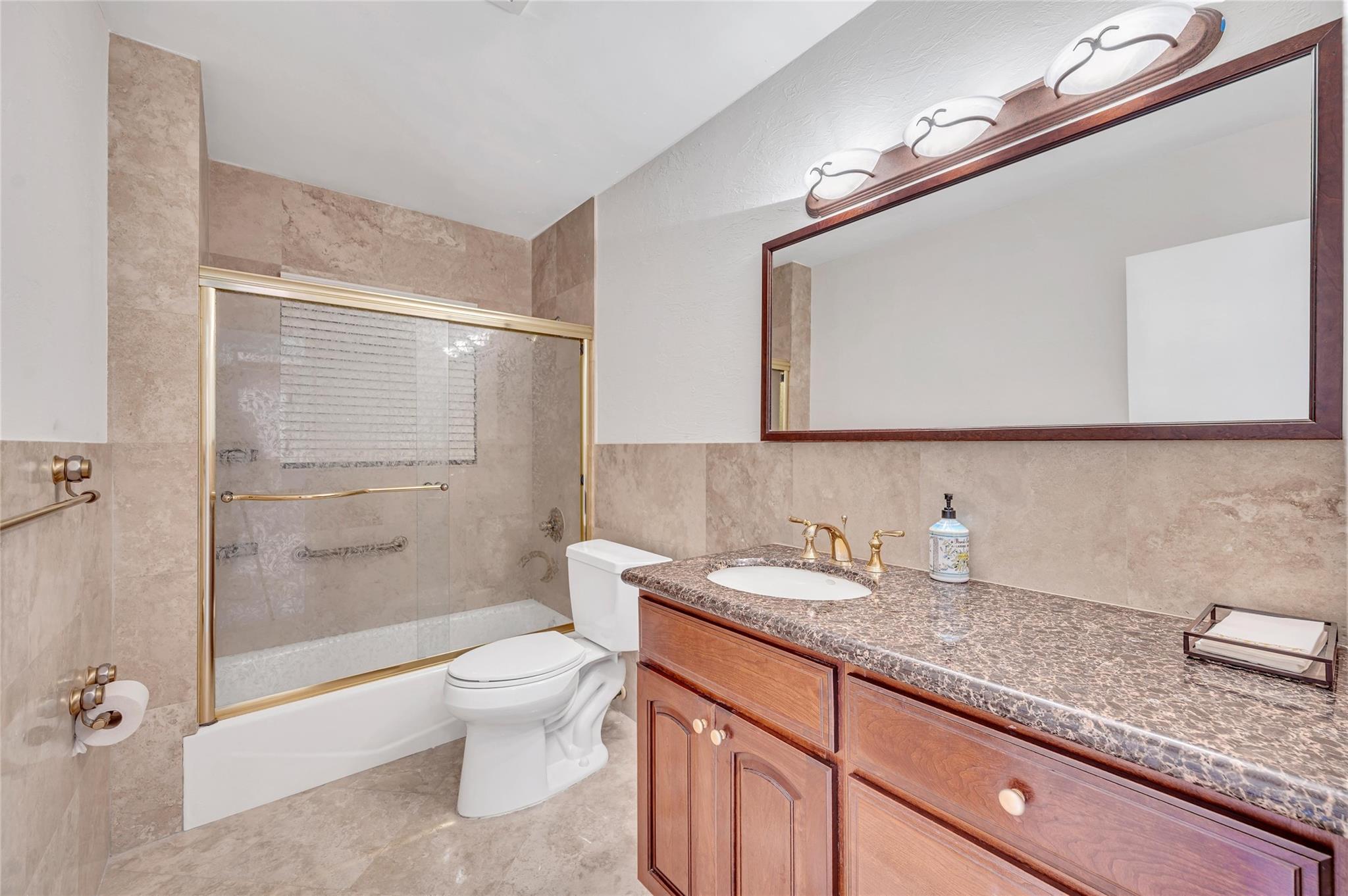 2100 Manatee Dr Property Photo 22