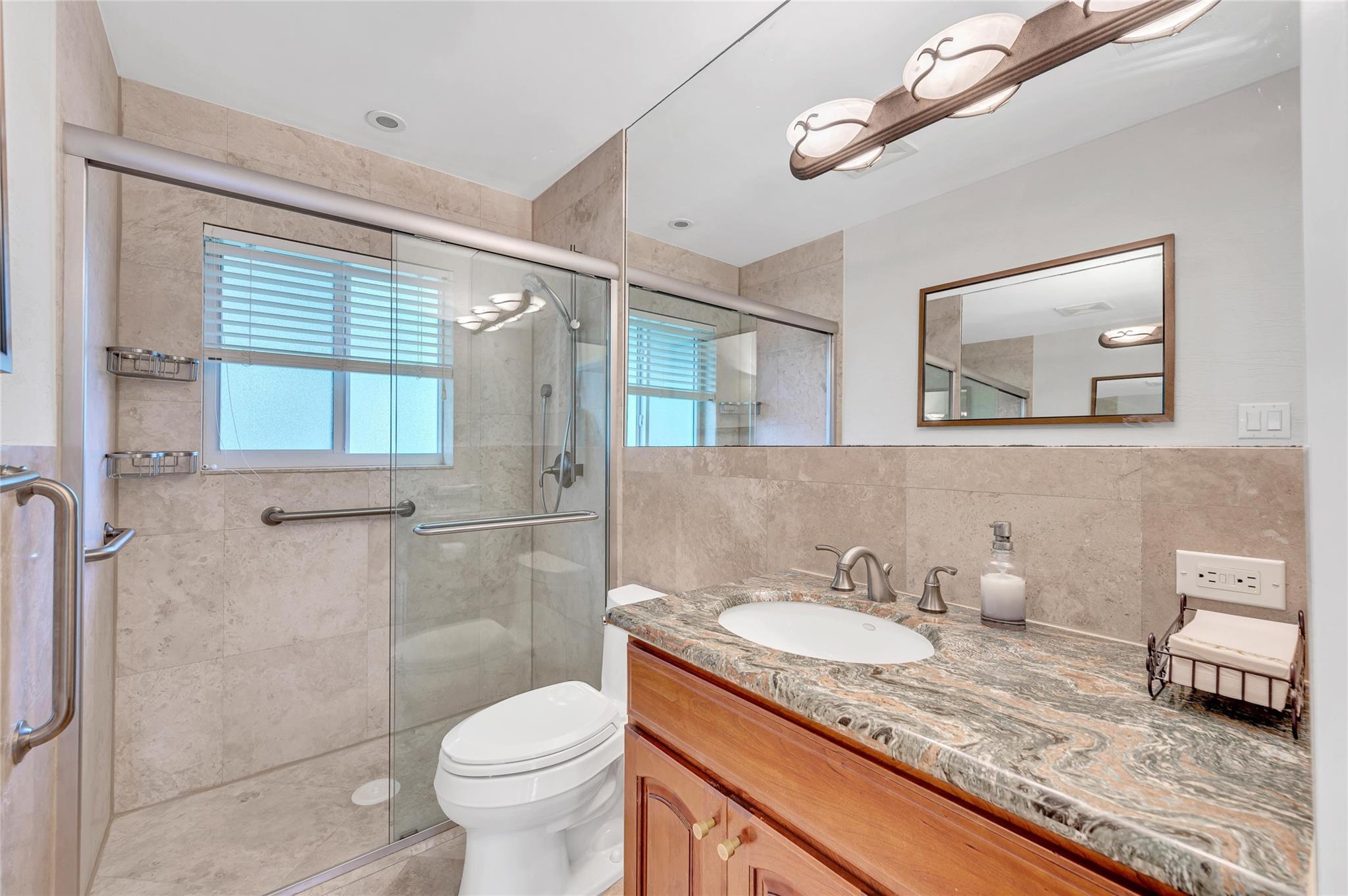 2100 Manatee Dr Property Photo 29