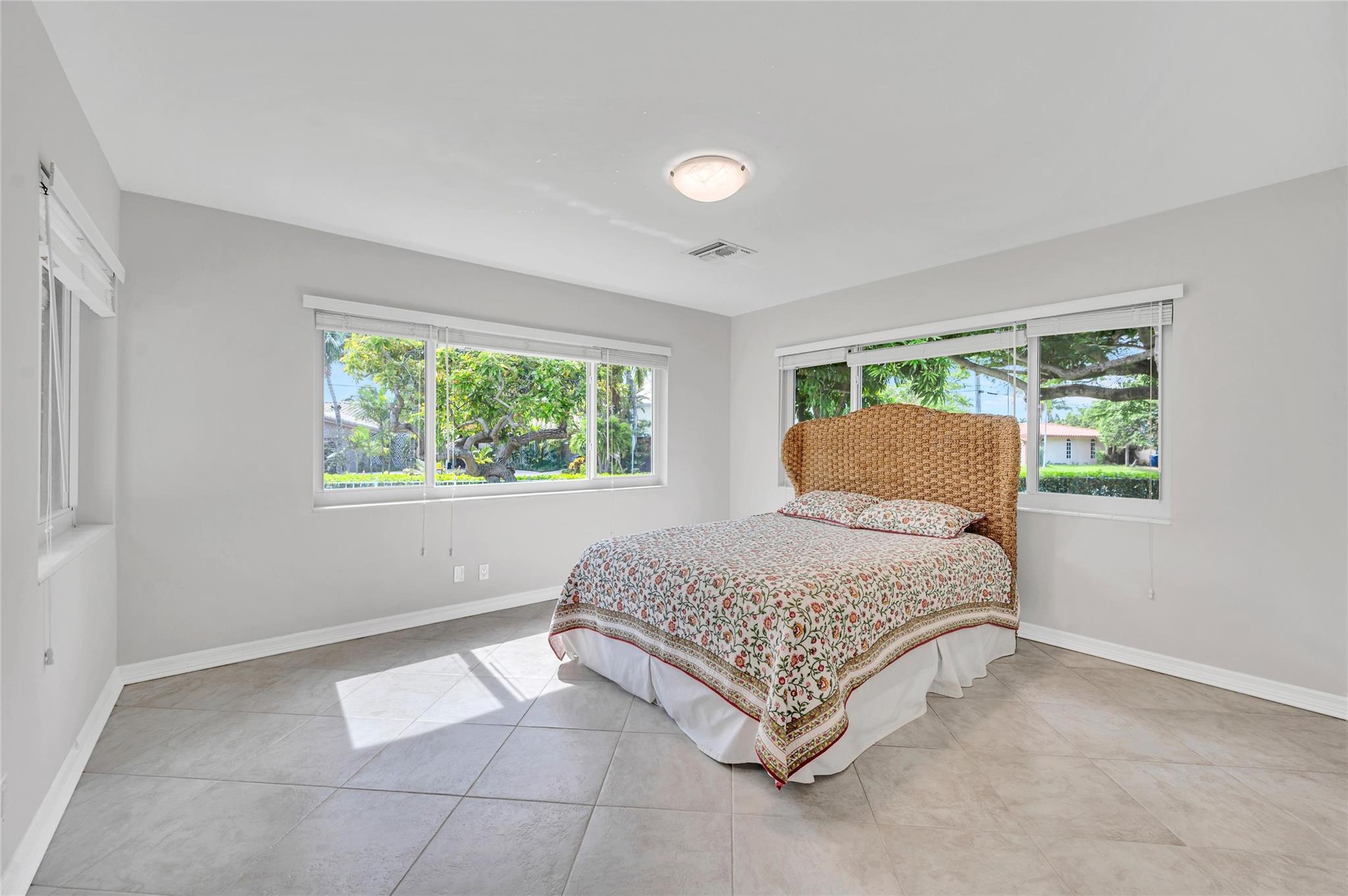 2100 Manatee Dr Property Photo 30