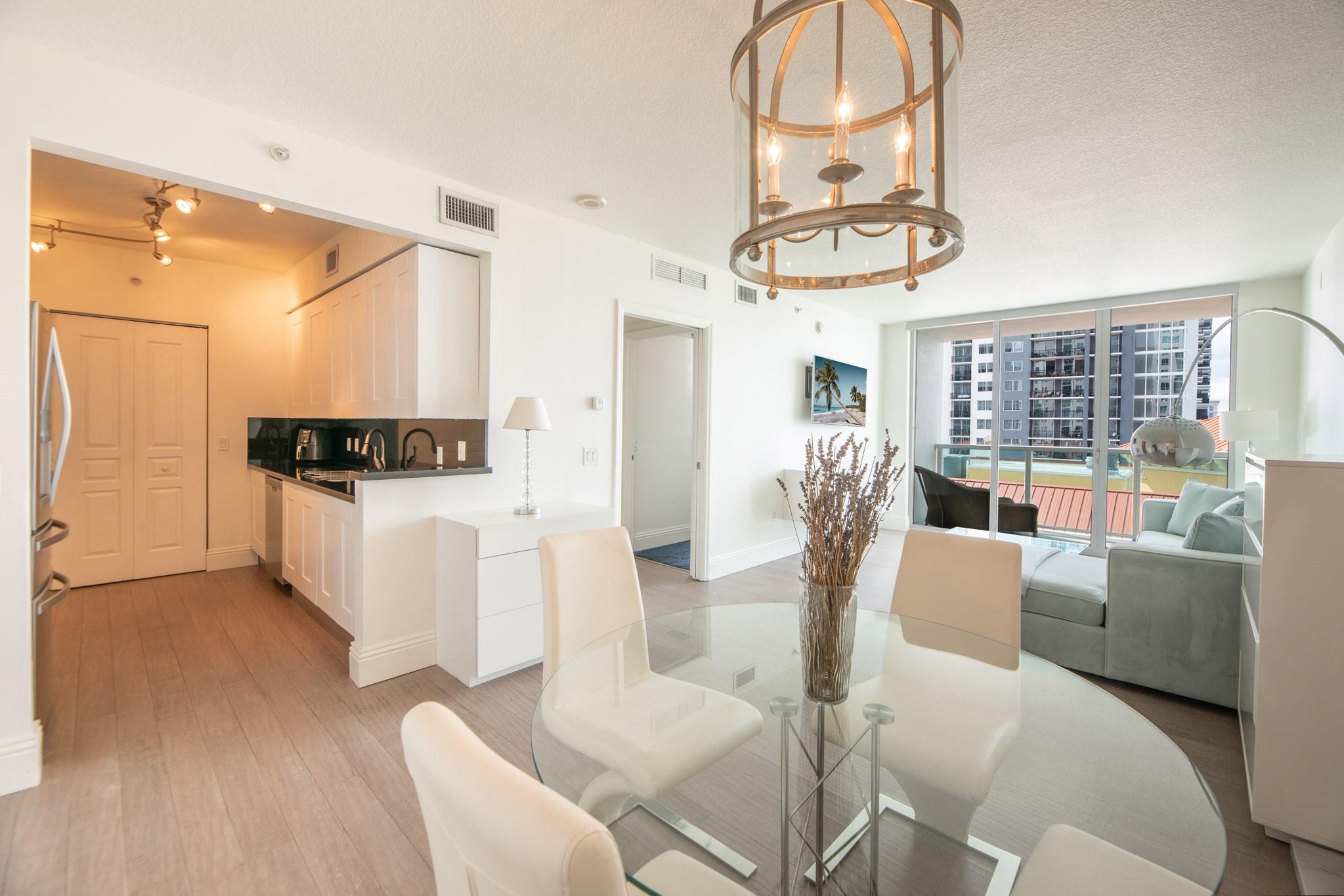 350 Se 2nd St 1680 Property Photo 3