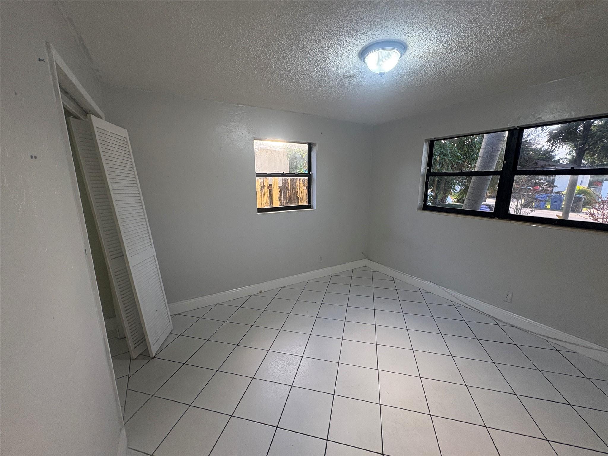 3137 Sw 13th Ct Property Photo 6