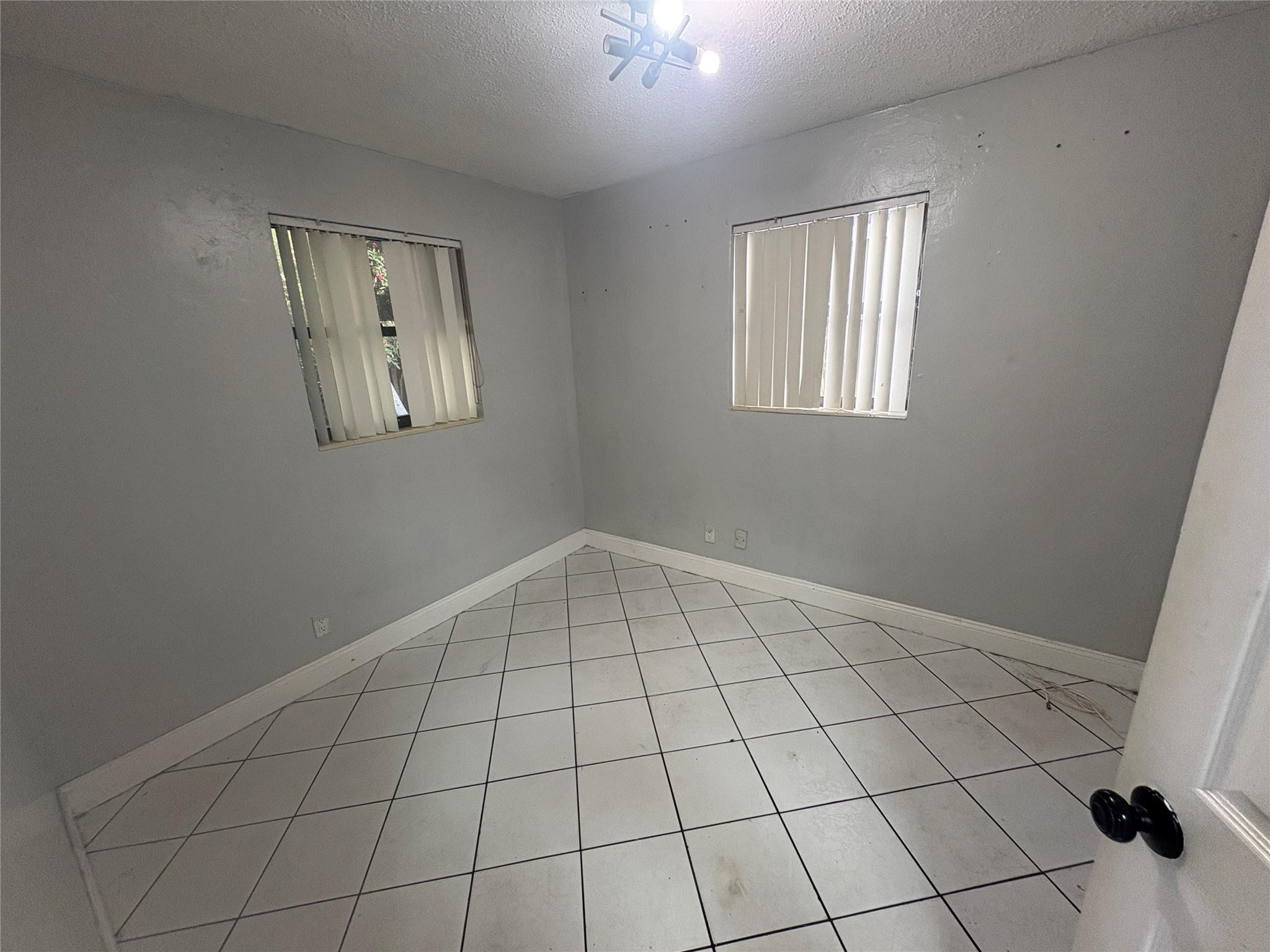 3137 Sw 13th Ct Property Photo 7