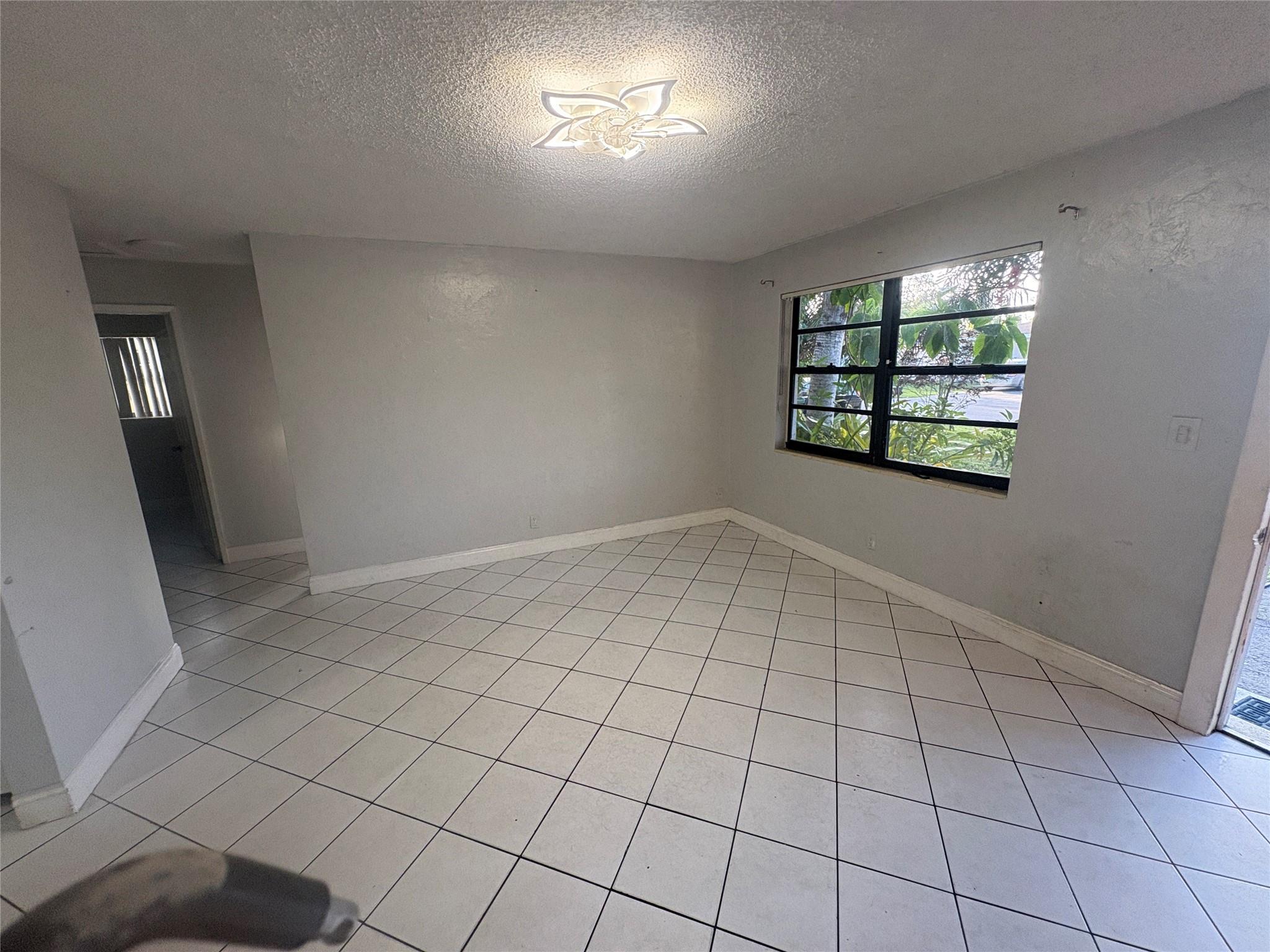 3137 Sw 13th Ct Property Photo 9