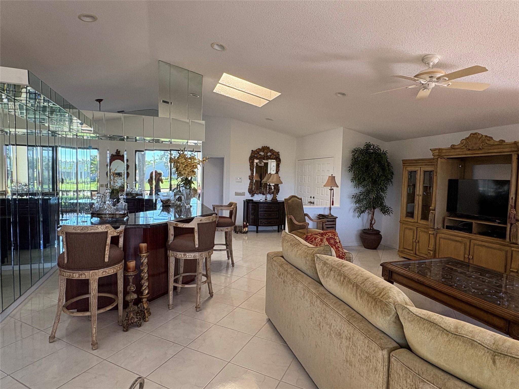 7744 Dundee Ln Property Photo 4