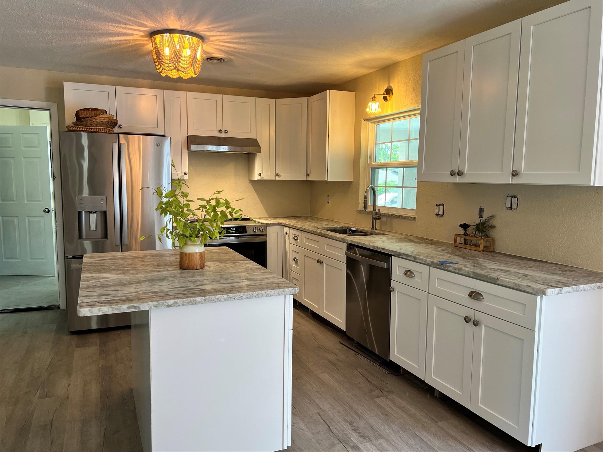 1858 Se Lake Weir Ave Property Photo 2