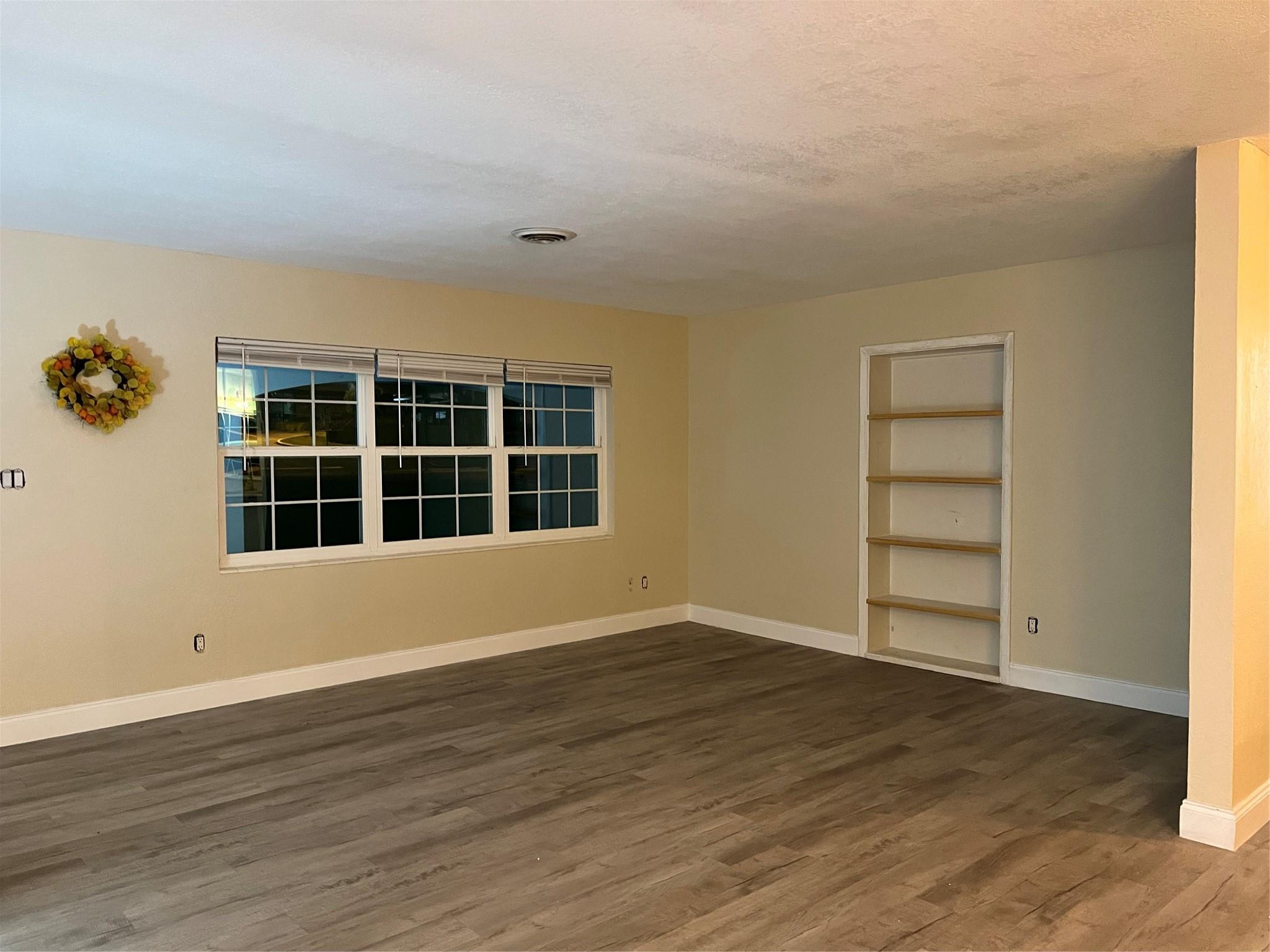 1858 Se Lake Weir Ave Property Photo 6