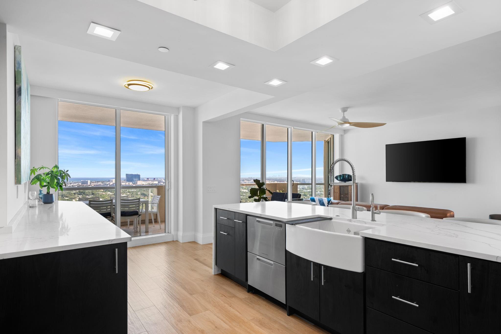 411 N New River Dr 2805 Property Photo 7